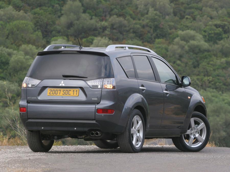  Mitsubishi Outlander 2007 года  (UK) (фото 6 из 21)